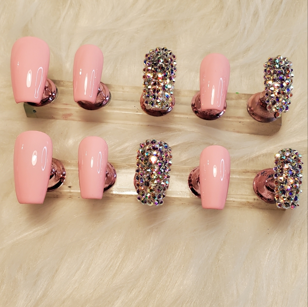 Press On Nails - Picture 3 of 4
